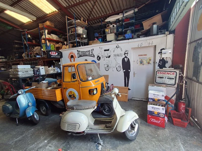 le local repère scooteriste garage associatif vespa lambretta