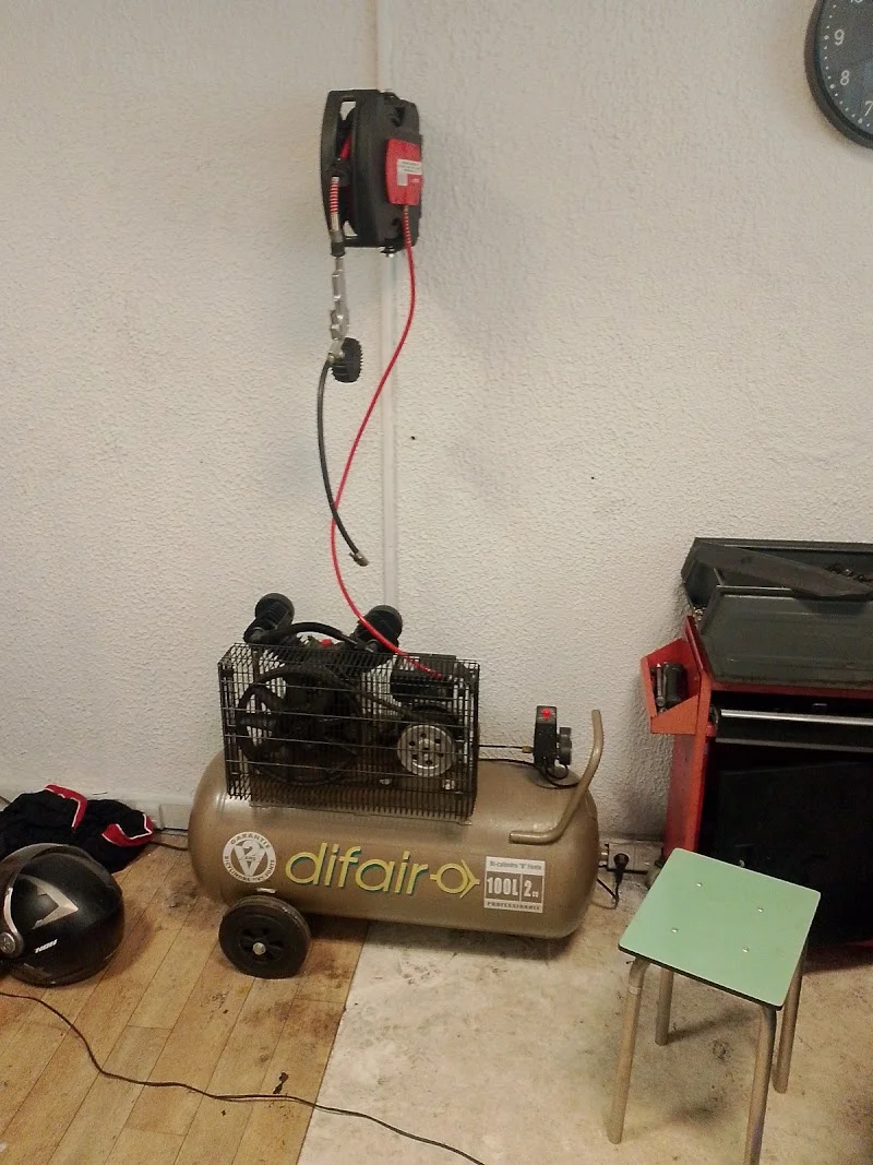 Garage scooter