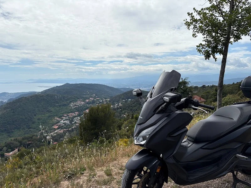 Rentascoot – Scooter Rental / Location de Scooters à Nice