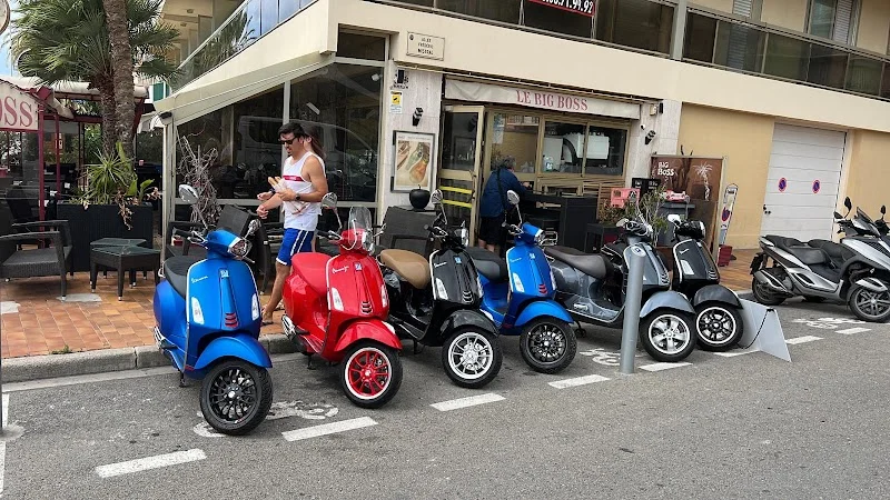 VESPA LOCATION MENTON