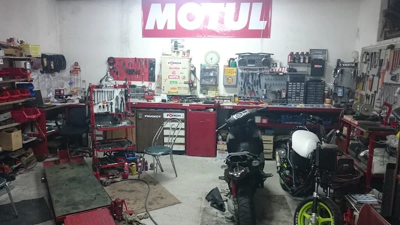 Moto servis Kole